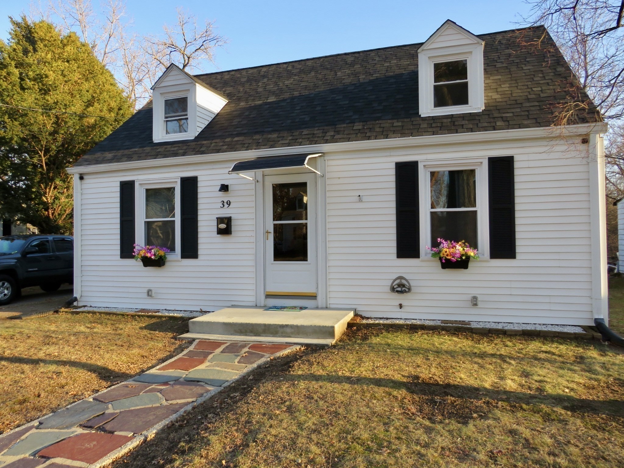 39 Balfour Dr., Springfield, MA 01118