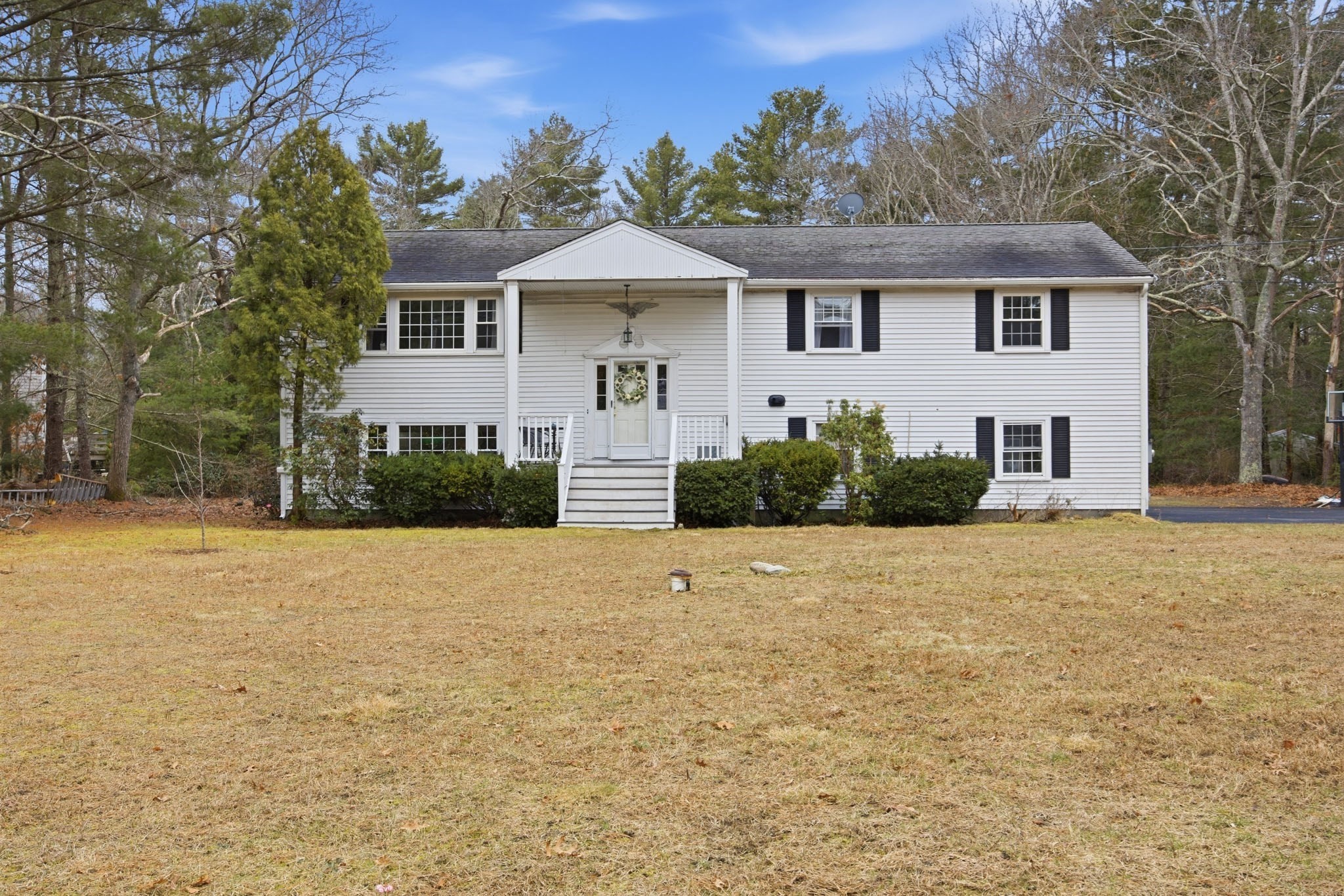 5 Constitution Dr, Plymouth, MA 02360