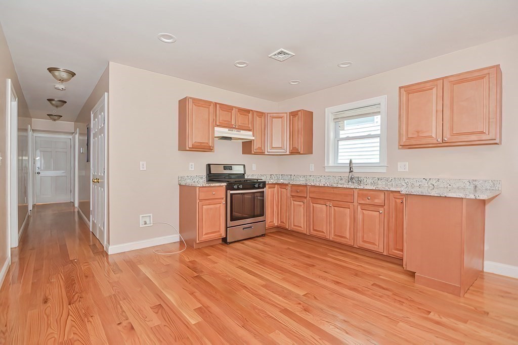 35 Ellington St, Dorchester, Boston, MA 02121 - Image 12