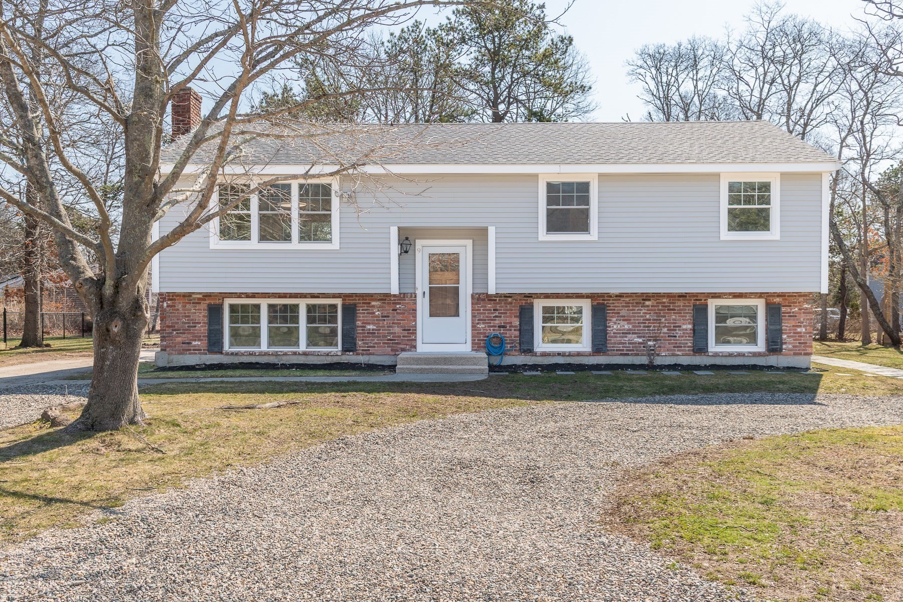 9 Meredith Dr, Falmouth, MA 02536