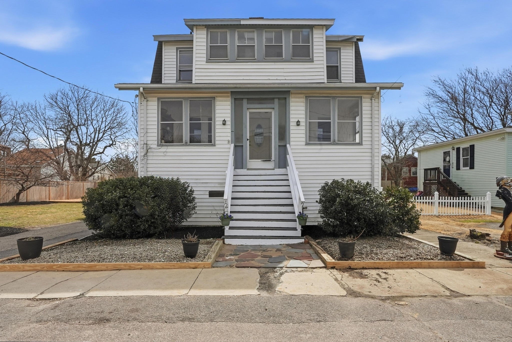 48 Bates St, Hull, MA 02045