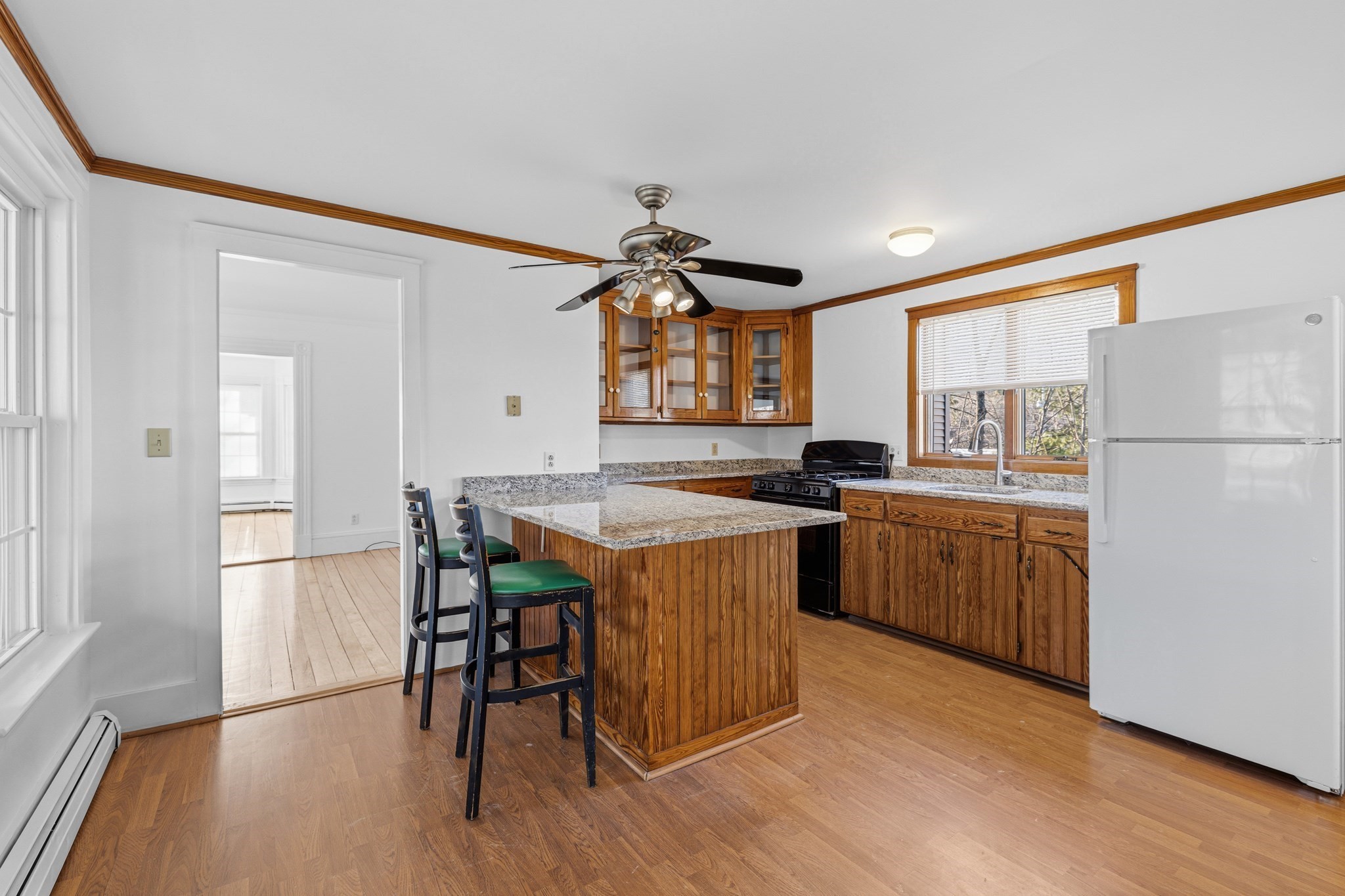 10 Charles St, West Bridgewater, MA 02379