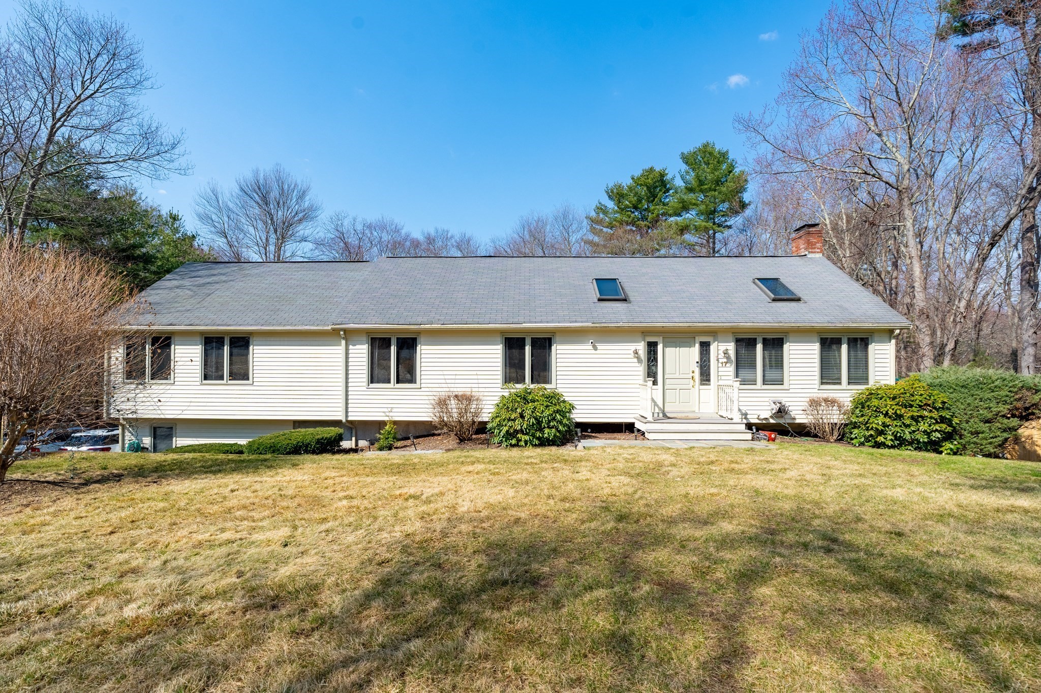 17 Park St, Mendon, MA 01756