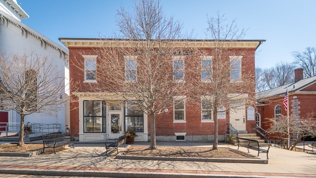 29 N Main St, Ipswich, MA 01938