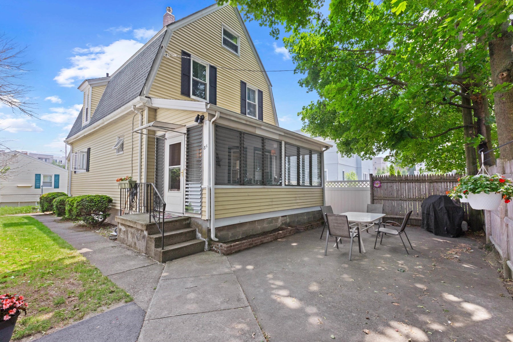 8 3rd St, Medford, MA 02155