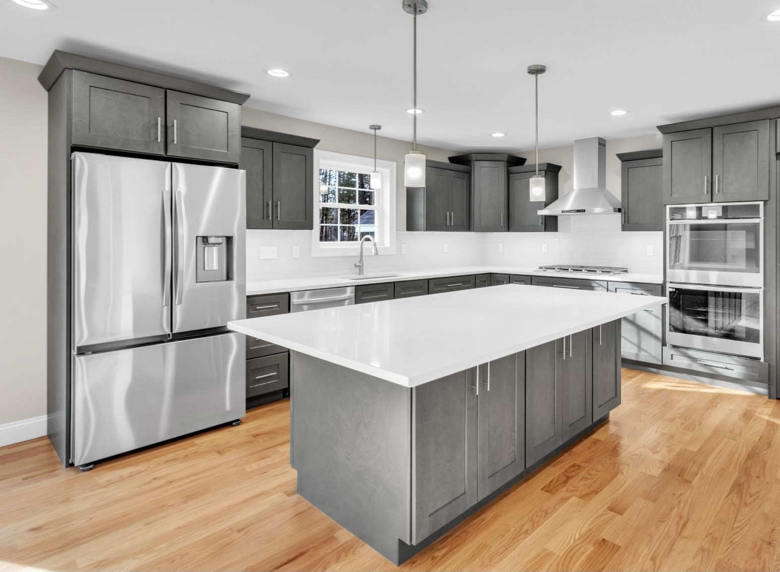 5 Montgomery Rd, Westfield, MA 01085