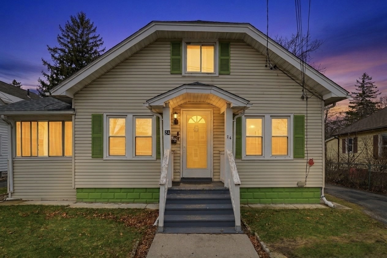 24 Jasper St, Springfield, MA 01109