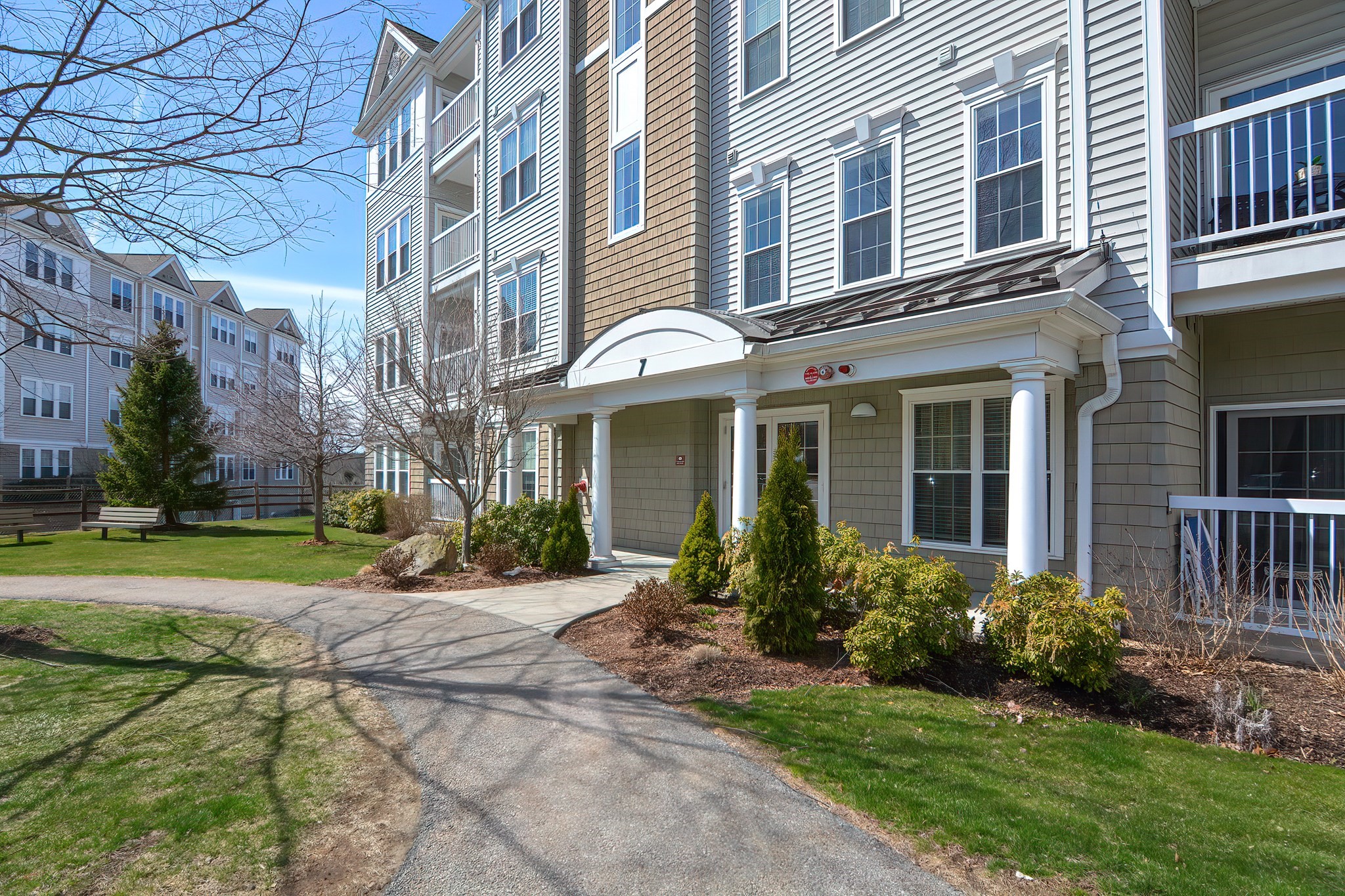 7 Morgan Dr Unit 203, Natick, MA 01760