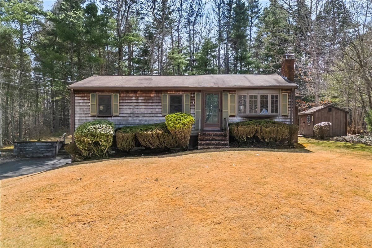 88 Plymouth St, Halifax, MA 02338