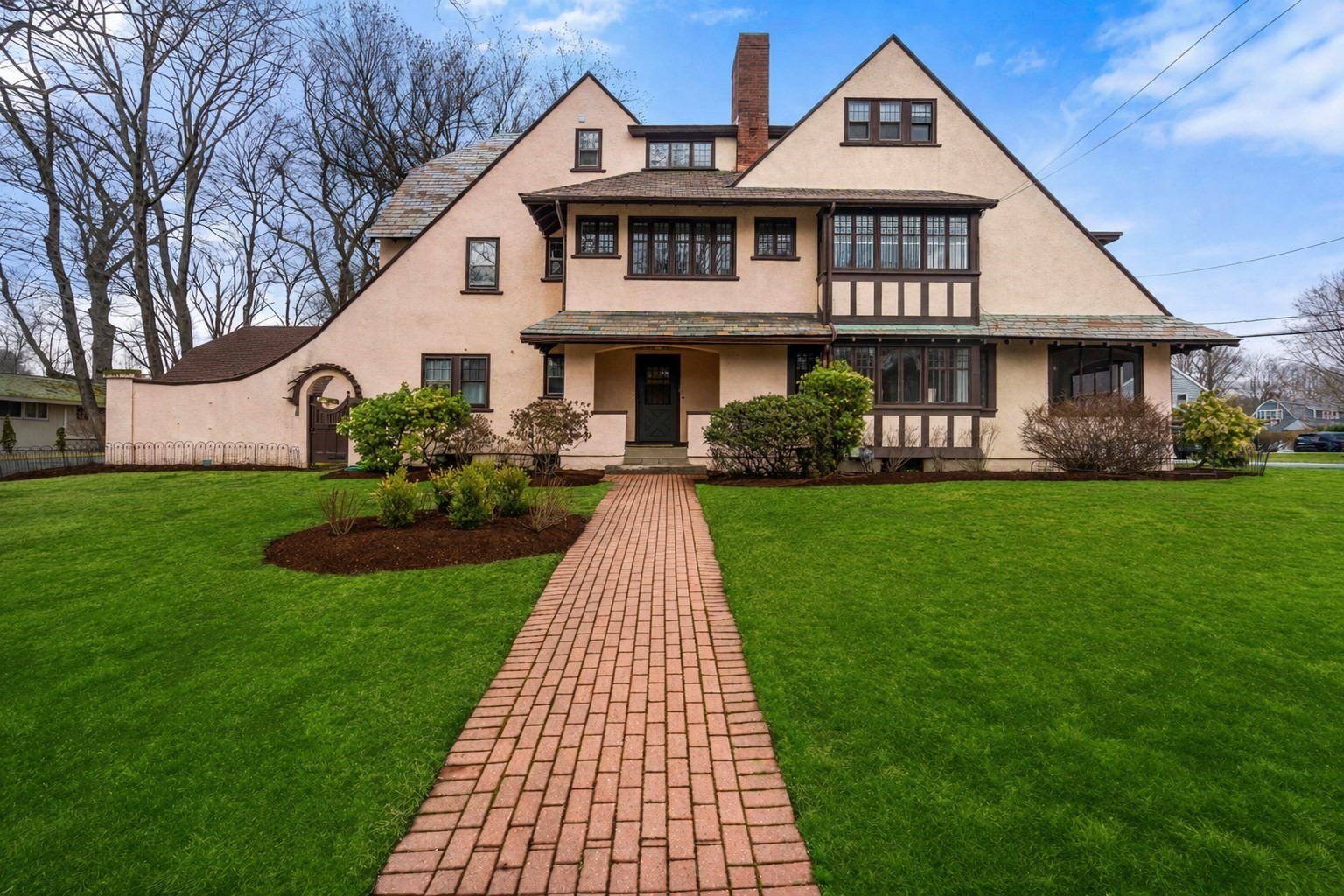 12 Leighton Rd, Wellesley, MA 02482