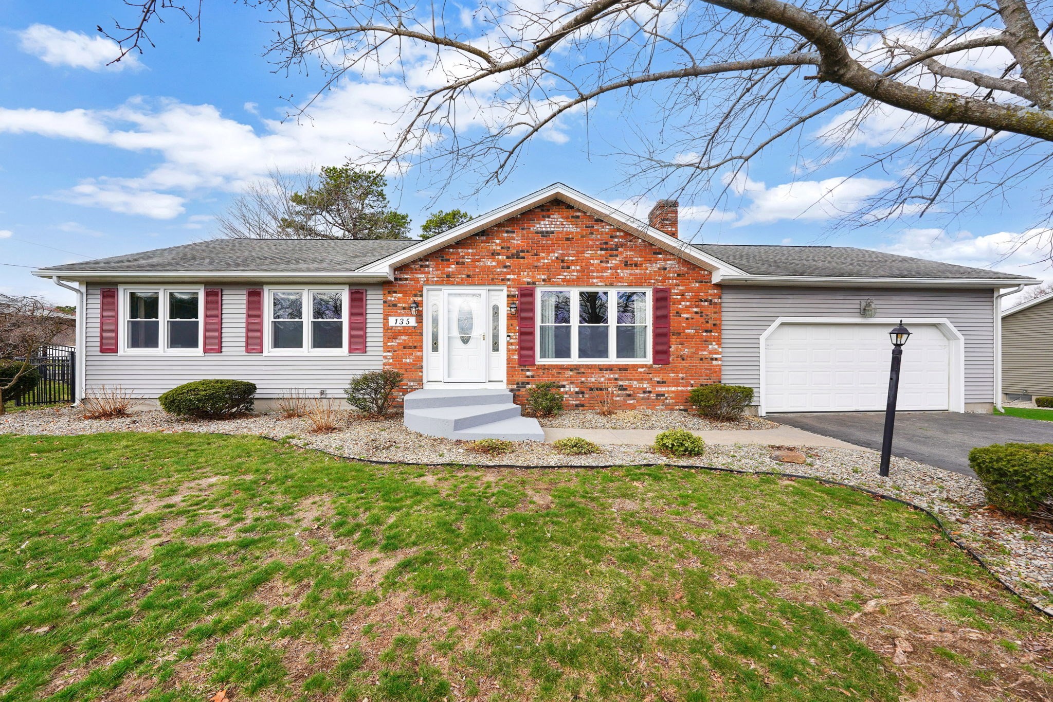 135 Nutmeg Cir, Chicopee, MA 01020