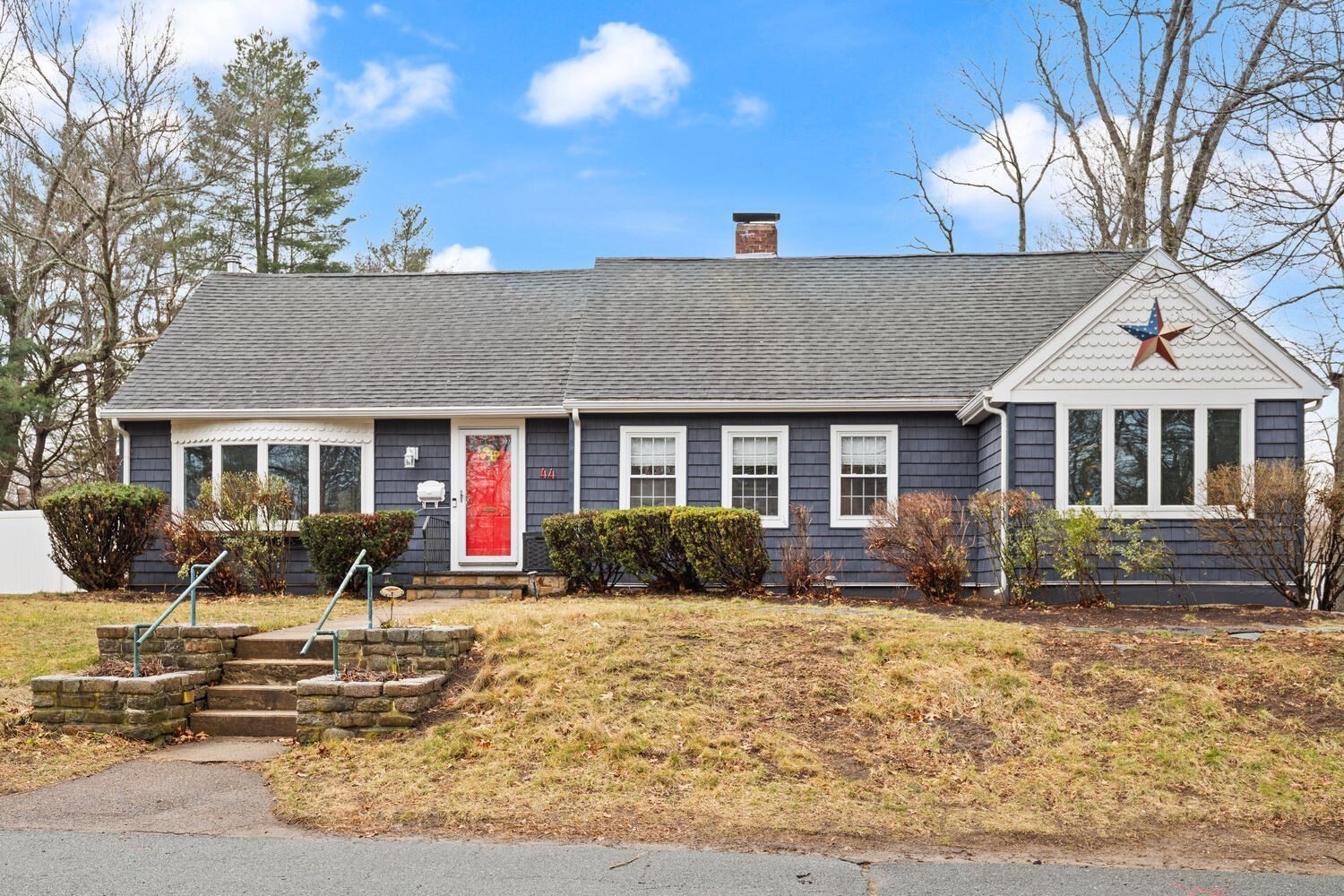 44 Hillview Ave, Holbrook, MA 02343