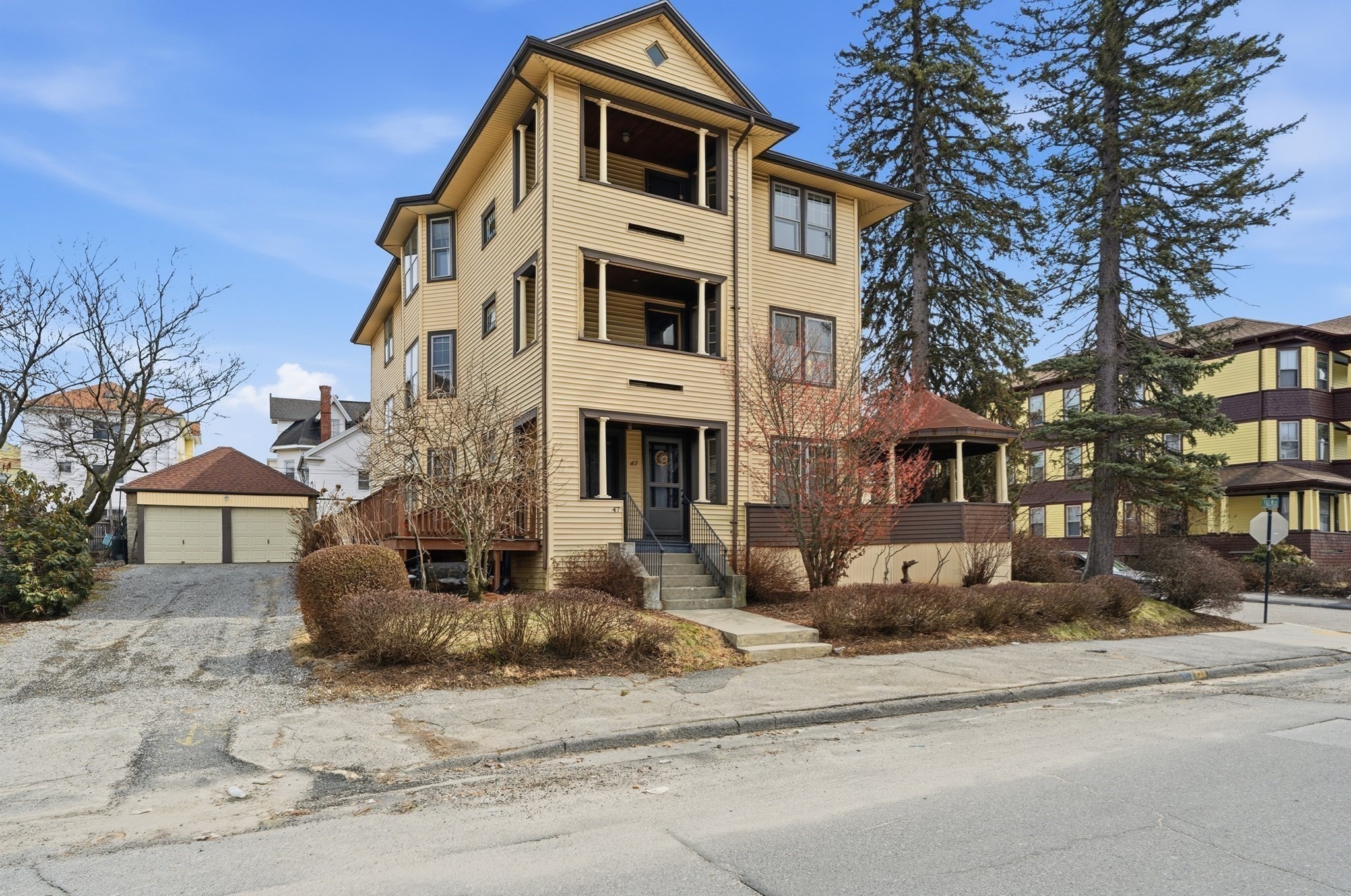 47 Houghton St, Worcester, MA 01604