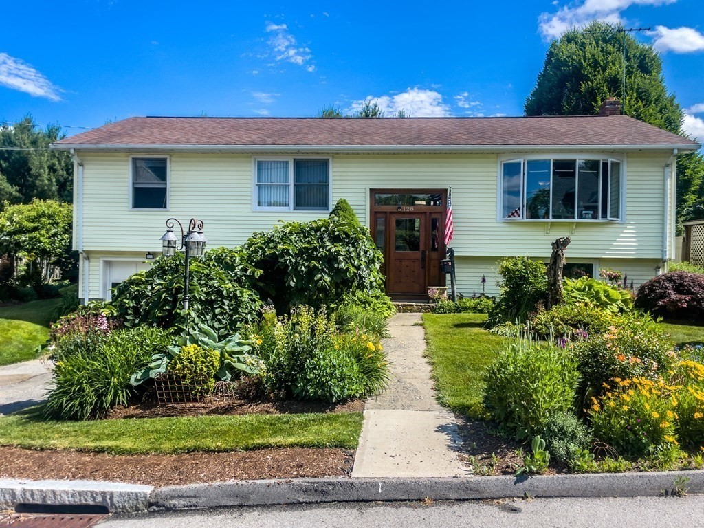 128 Derby St, Worcester, MA 01604