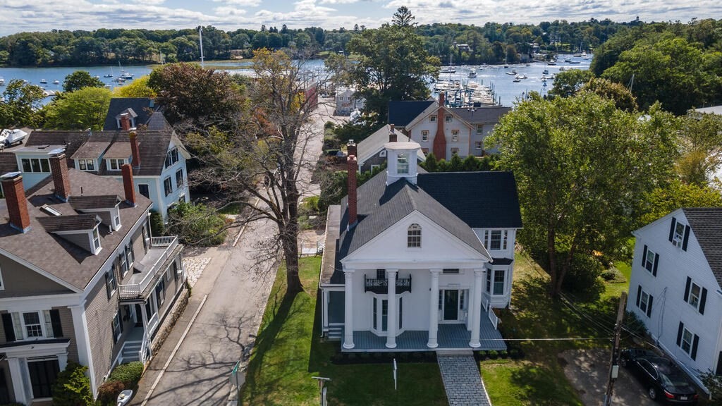 5 Ashland Ave, Manchester, MA 01944