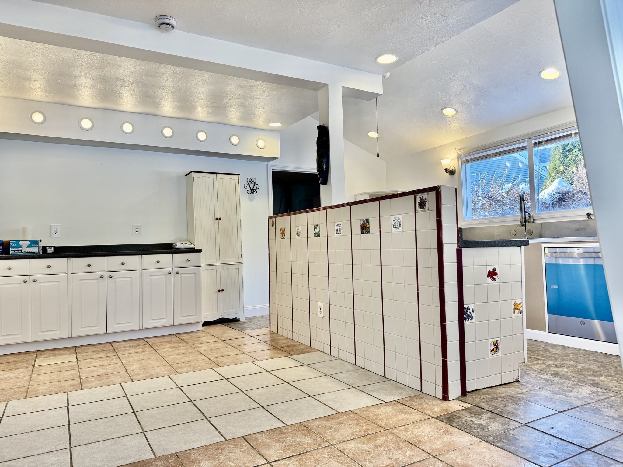 109 Forest Rd, Salisbury, MA 01952