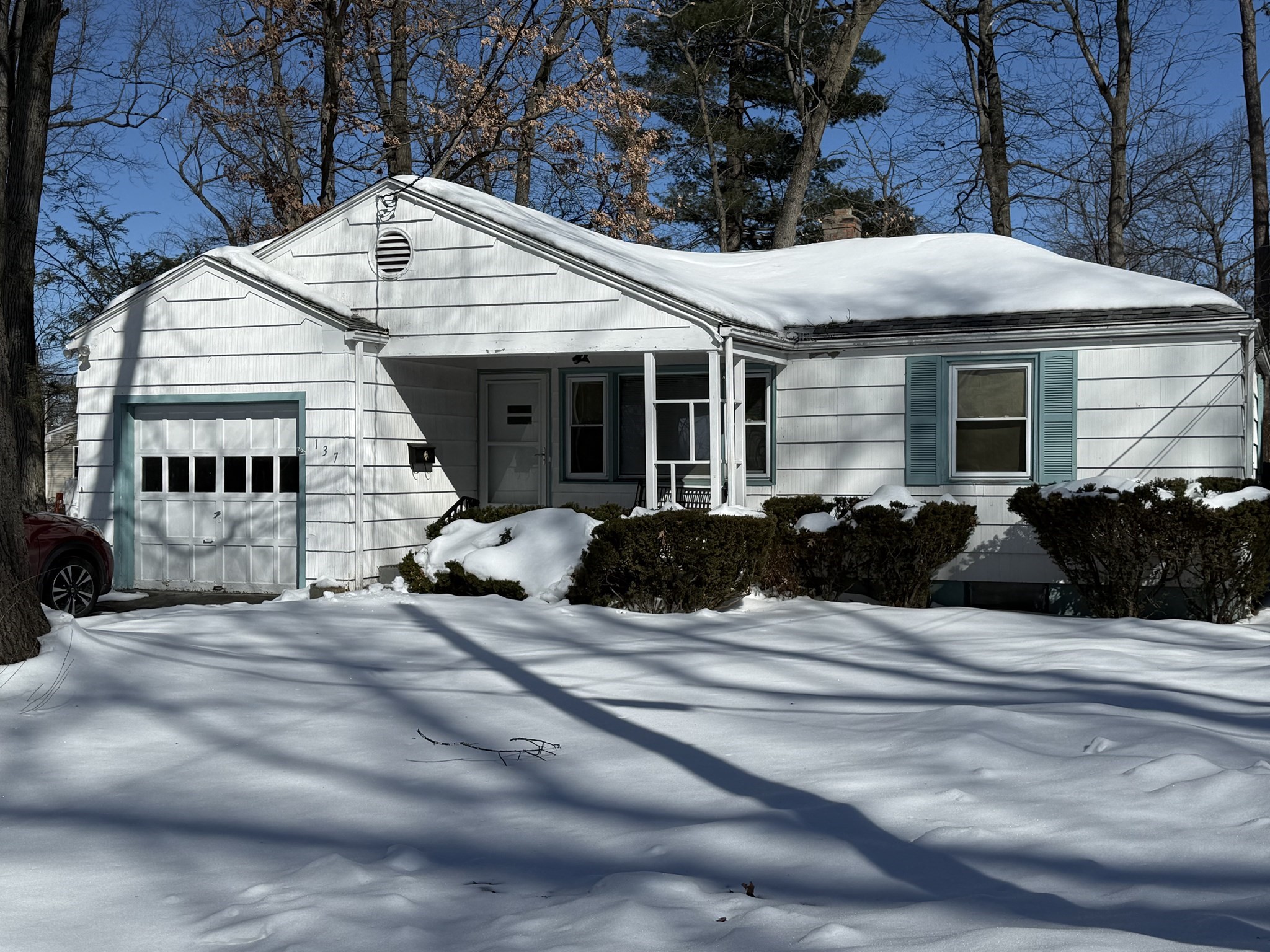 137 Carnavon Cir, Springfield, MA 01109