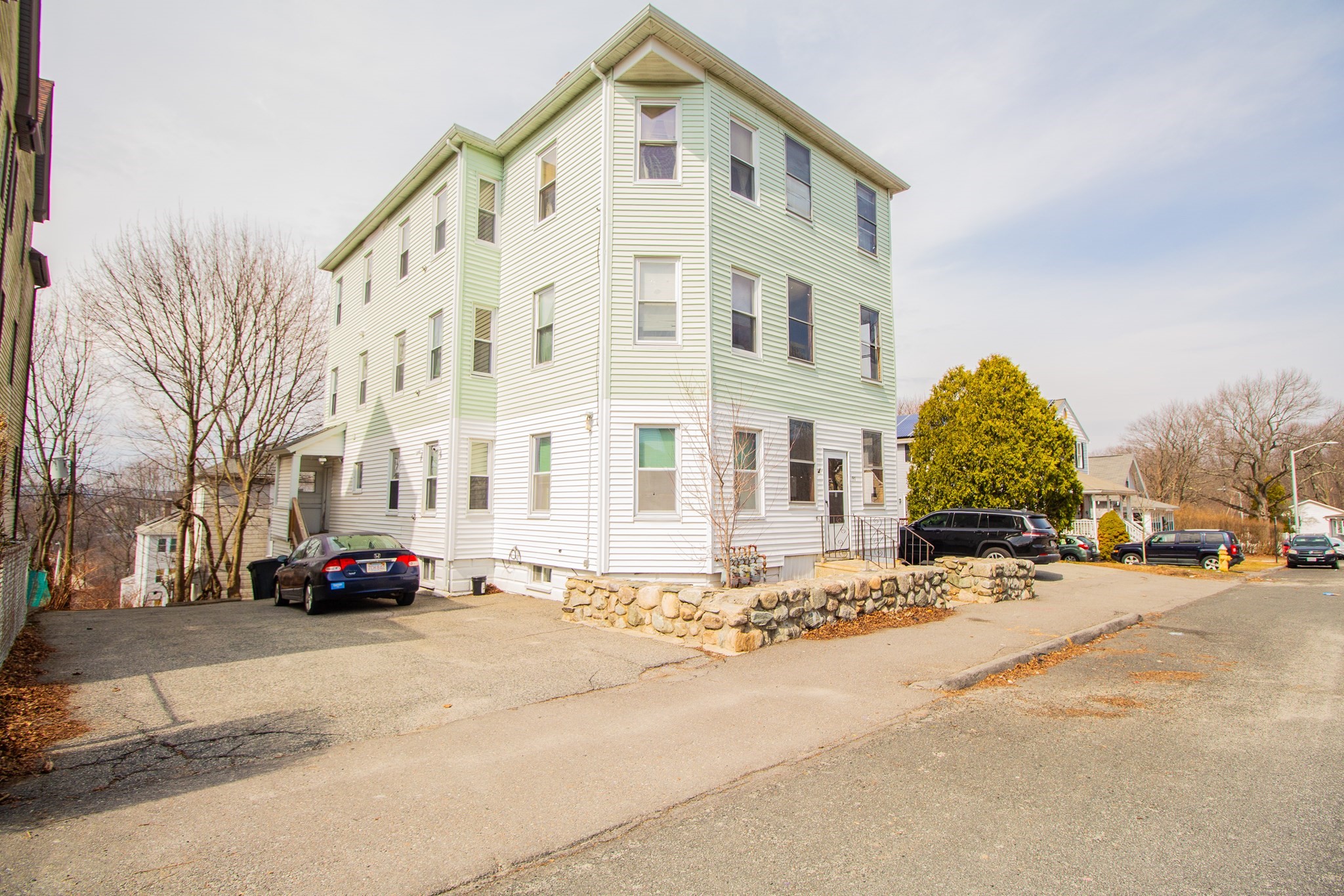91 Stanton St, Worcester, MA 01605