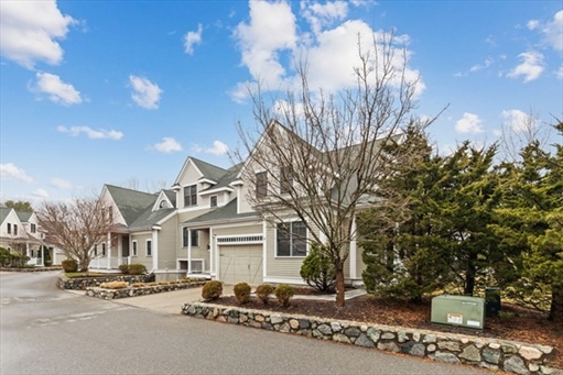 38 COURTYARD PL, Apt 38