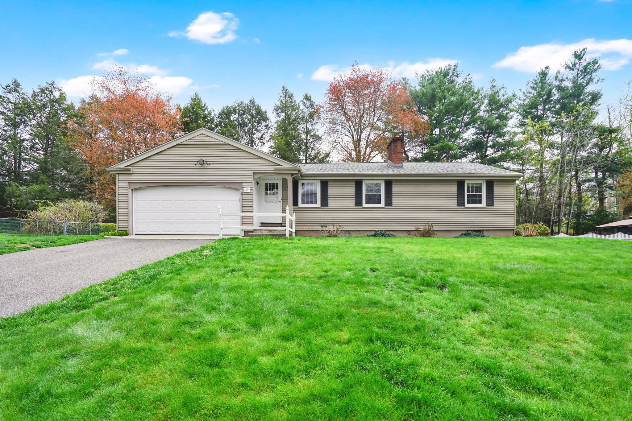49 Meadow Rd, East Longmeadow, MA 01028