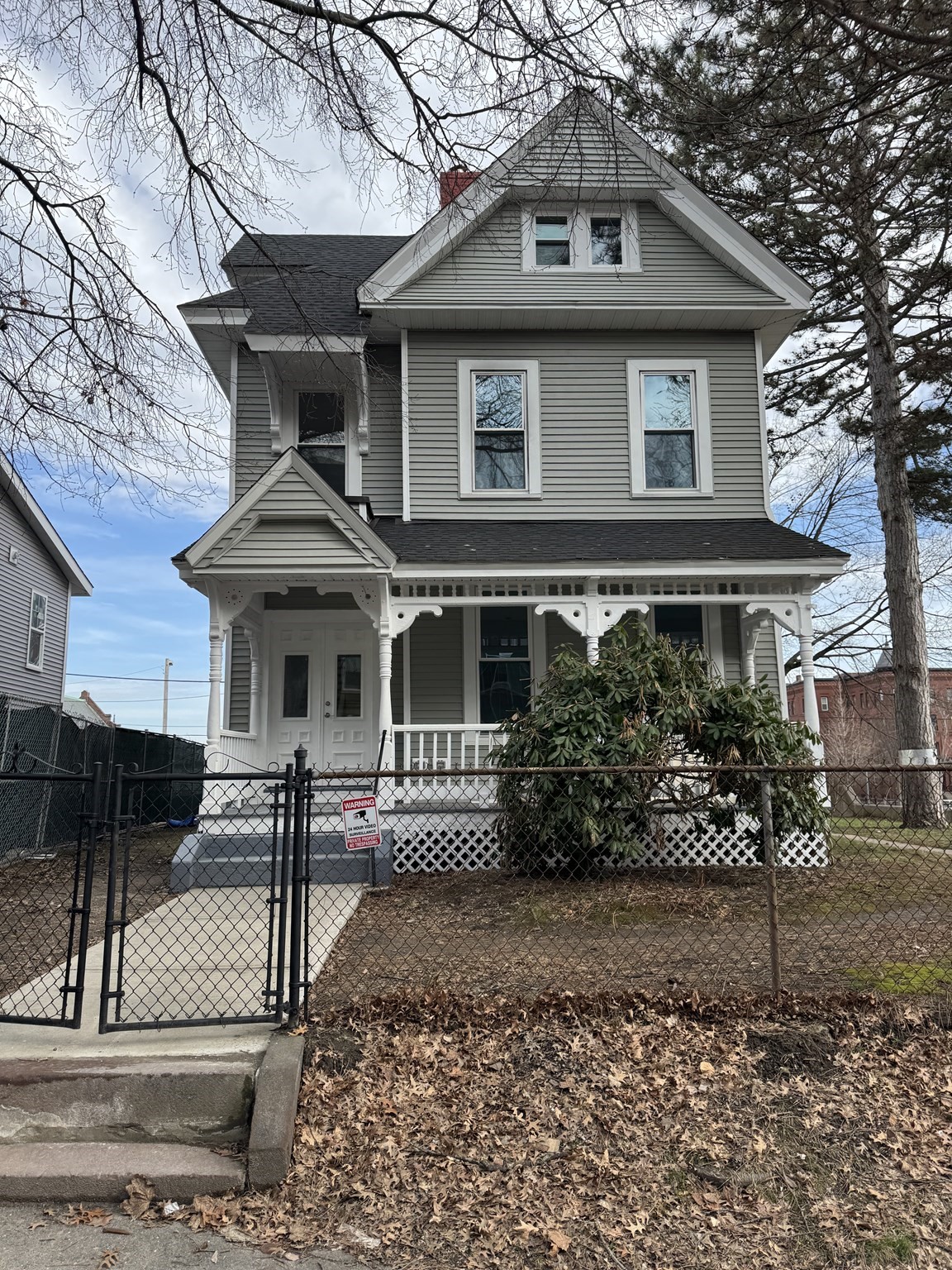 192 Chestnut St, Holyoke, MA 01040