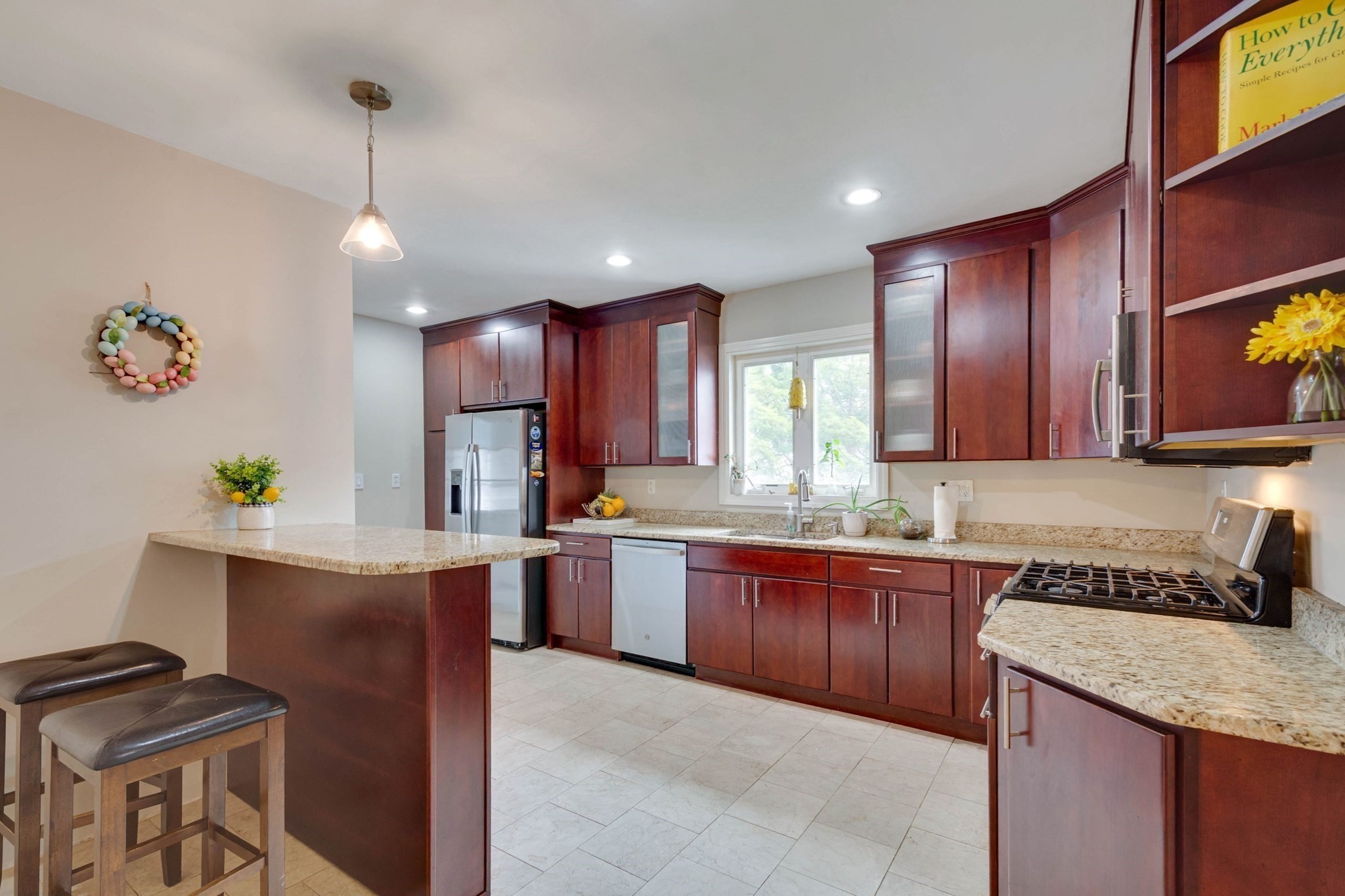 95 Landseer St, Boston - West Roxbury, MA 02132