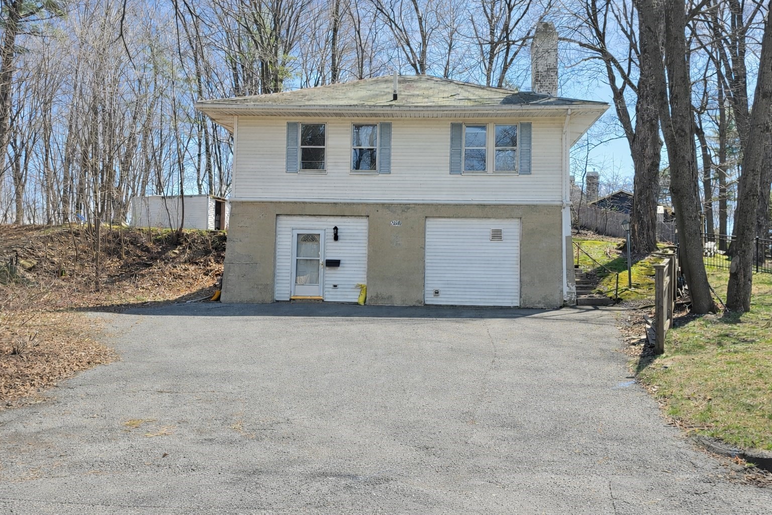 60 Hampton Knolls Road, Holyoke, MA 01040