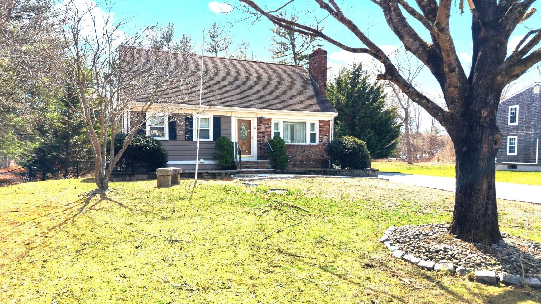 5 Gentle Valley Dr, Dartmouth, MA 02747