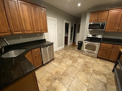 422 Hanover Street, Apt 4