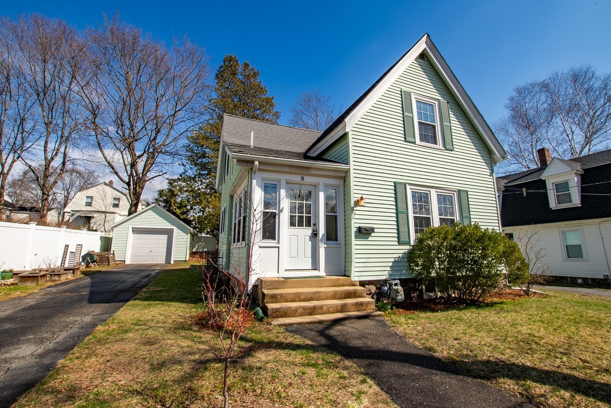 8 Harrison St, Maynard, MA 01754