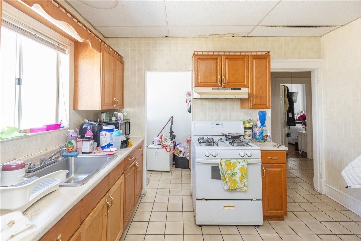 83 Calumet, Revere, MA 02151 - Image 27