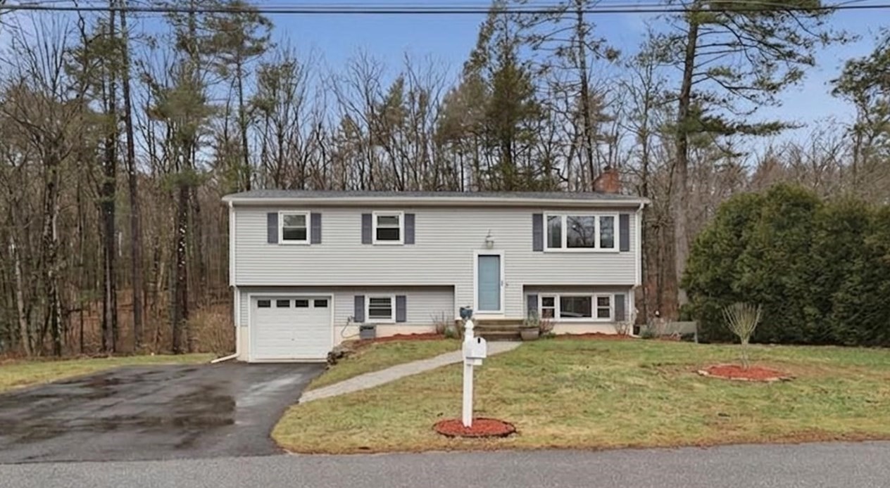 8 Stoneybrook Drive, Sturbridge, MA 01566