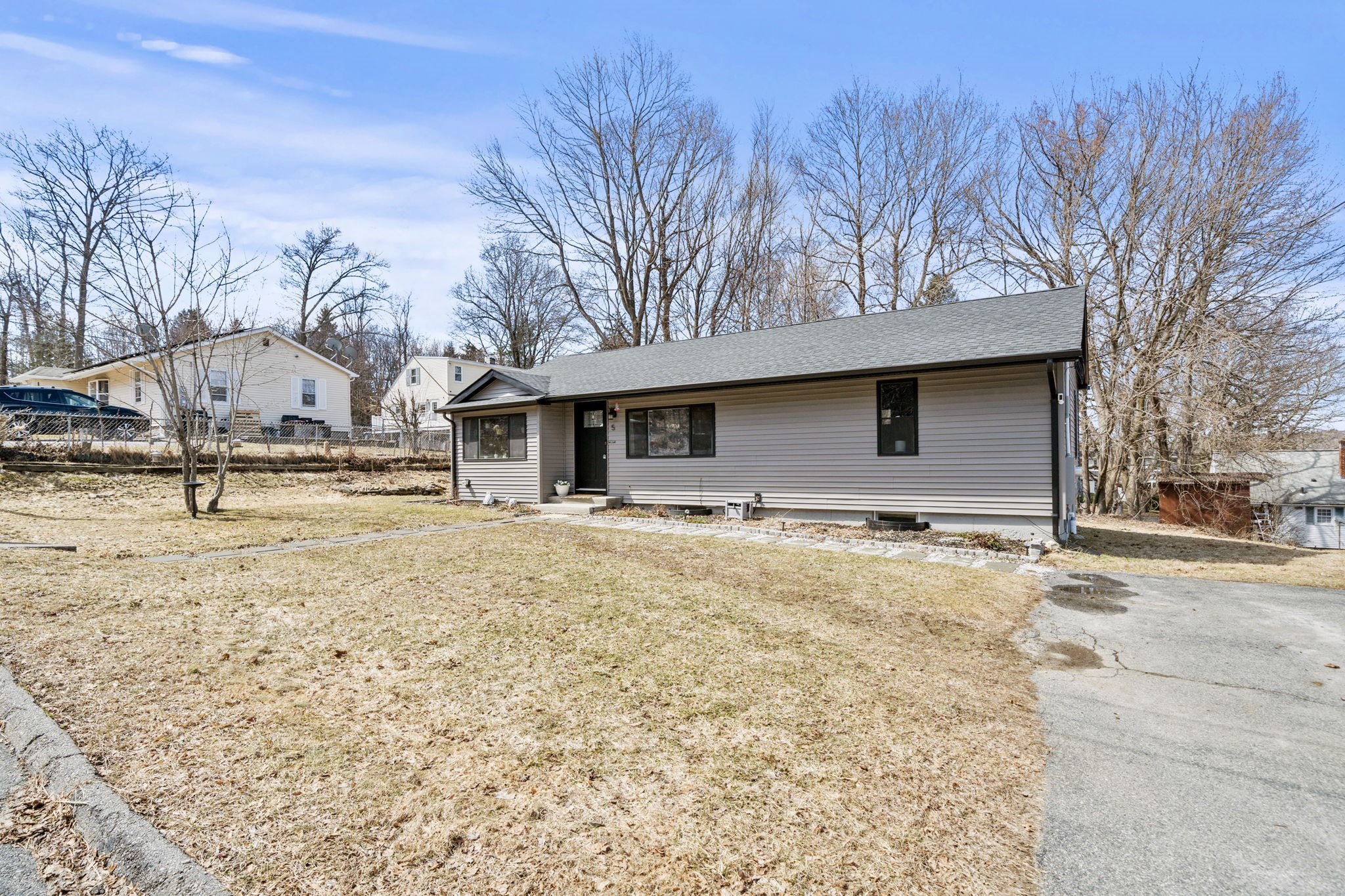 5 Wellesley Ave, Worcester, MA 01605