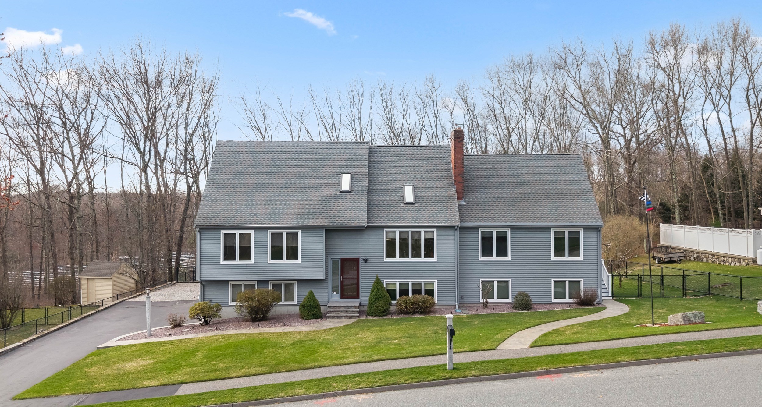 16 Flint Pond Rd, Worcester, MA 01604