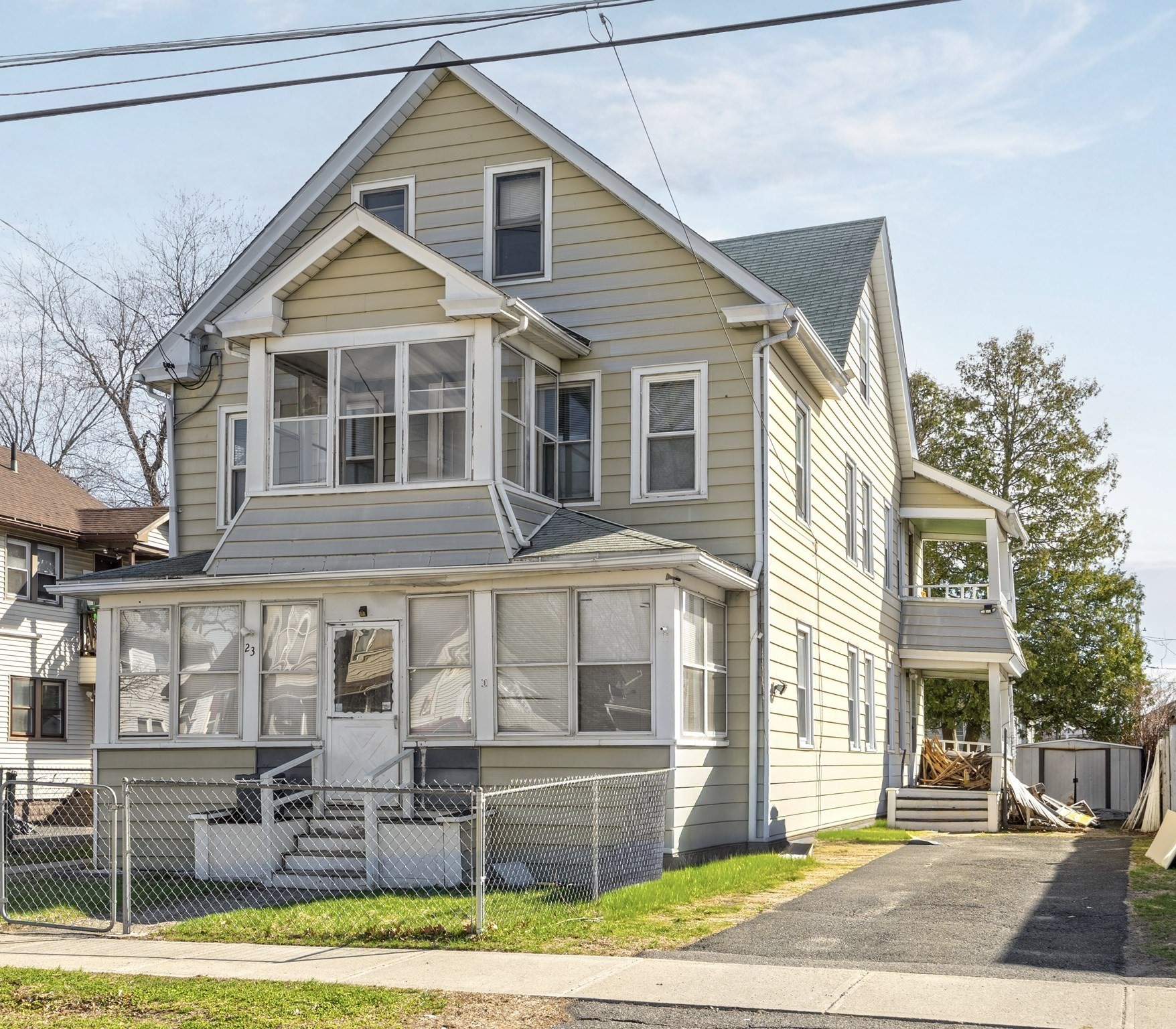 21 Santa Barbara St, Springfield, MA 01104