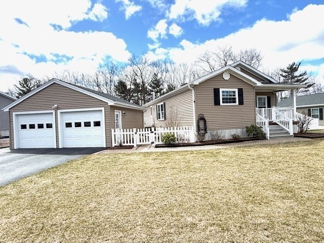 105 Opal Ln, Gardner, MA 01440