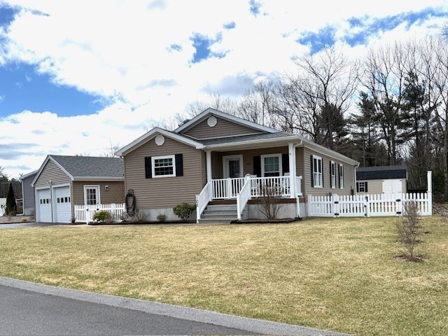 105 Opal Ln, Gardner, MA 01440