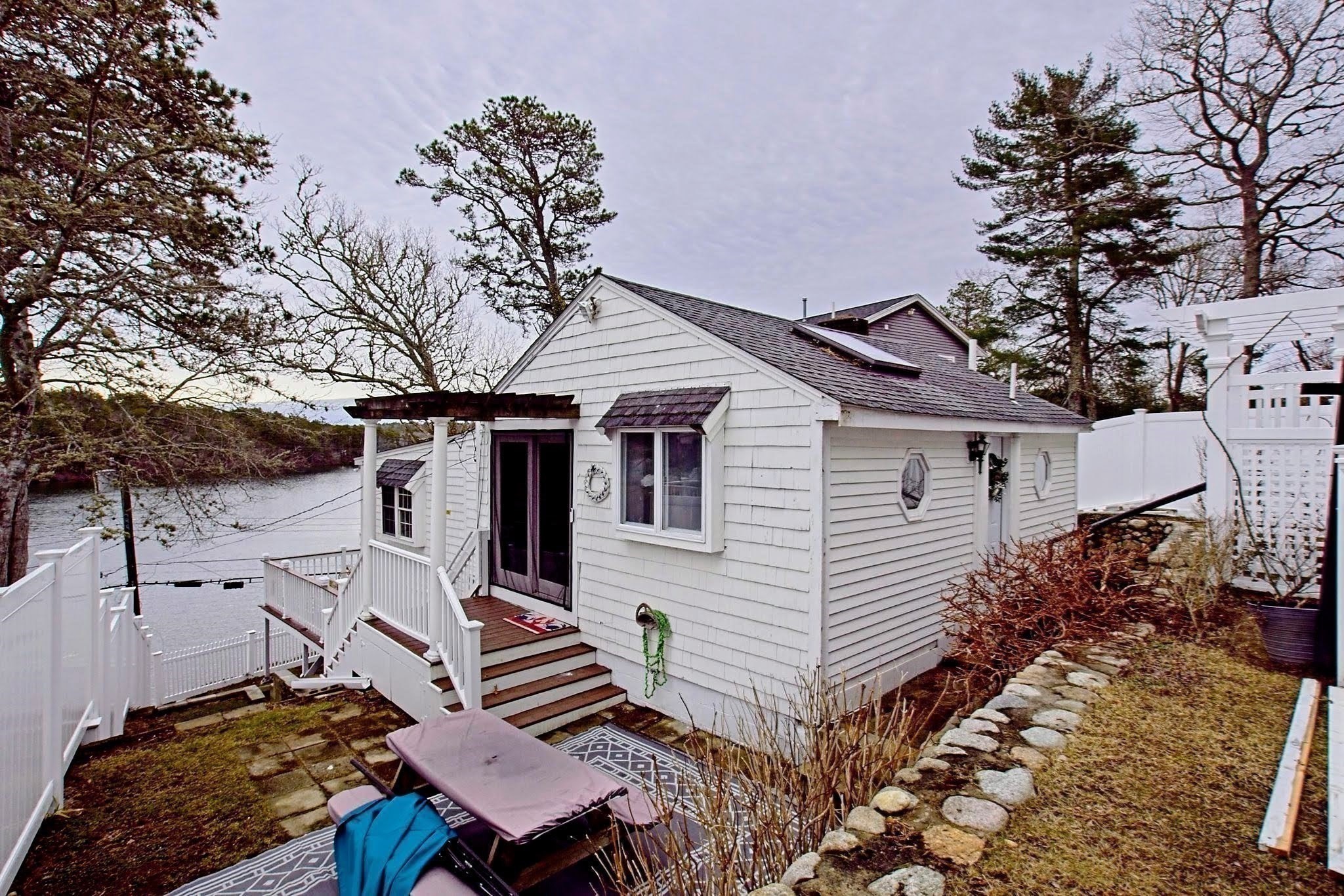 21 Hillside Rd, Plymouth, MA 02360