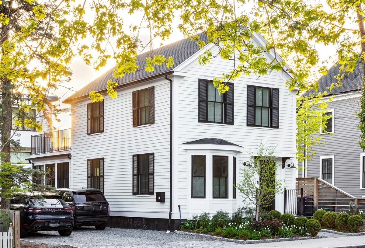 112 Holworthy Street, Cambridge, MA 02138