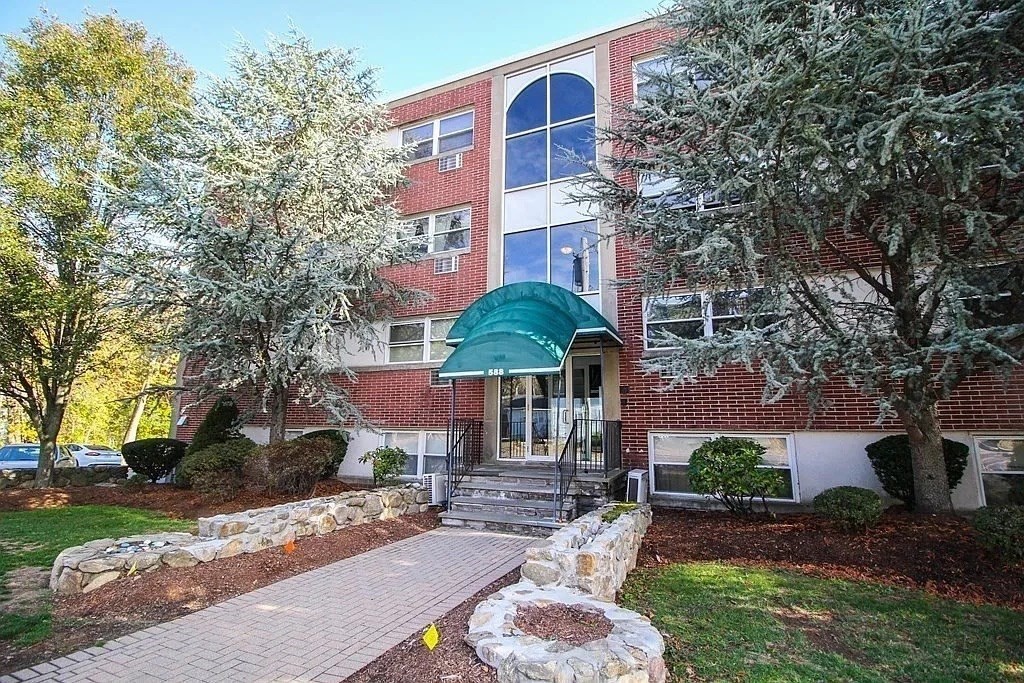 588 Main Street Unit 3D, Stoneham, MA 02180