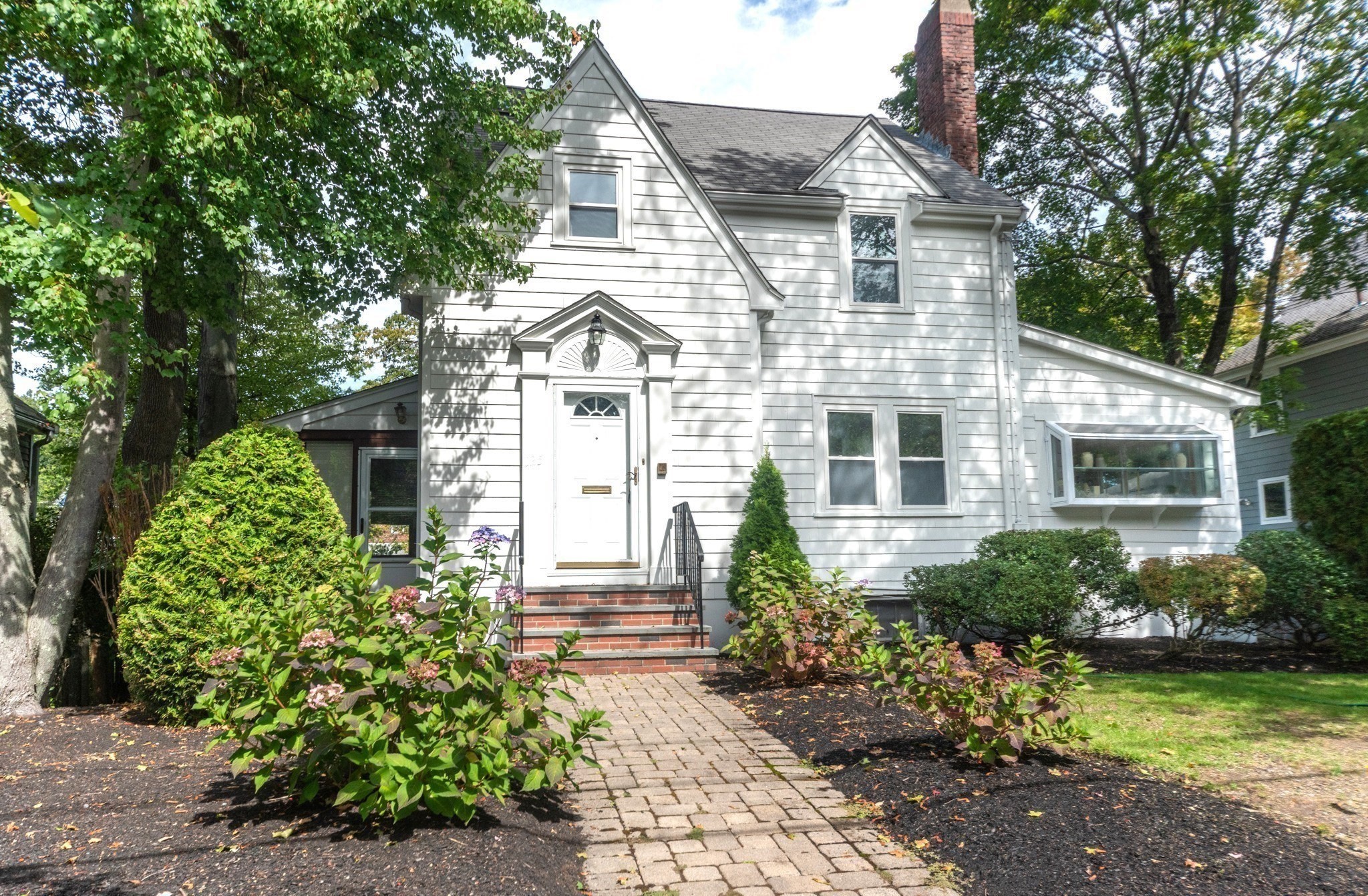 125 Oakdale Rd, Newton, MA 02461