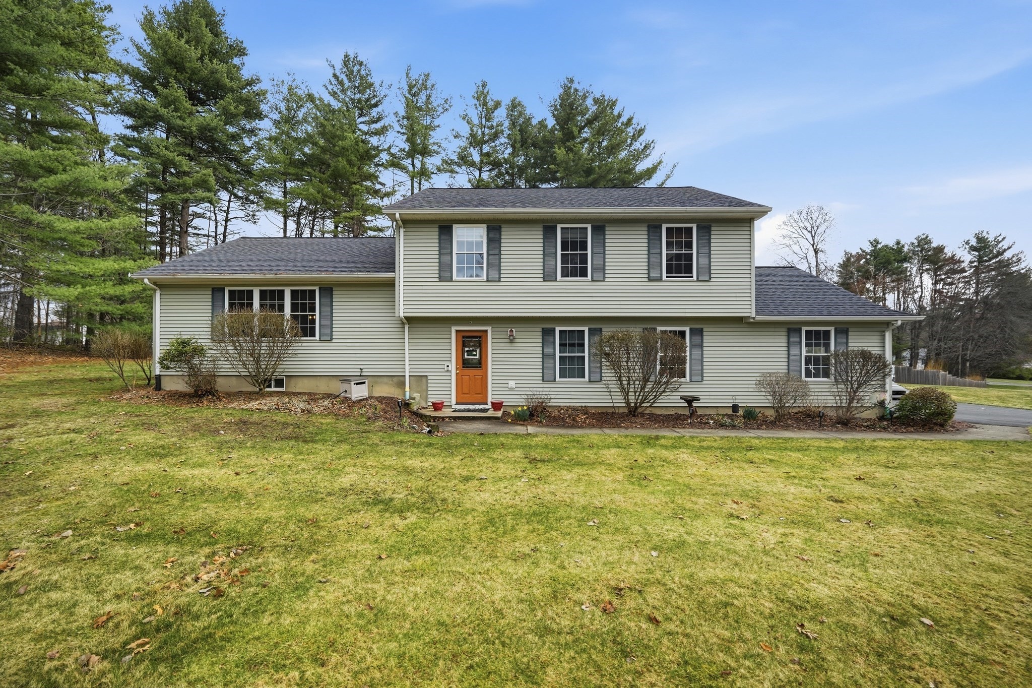 7 Hillside Meadows Dr, Southampton, MA 01073