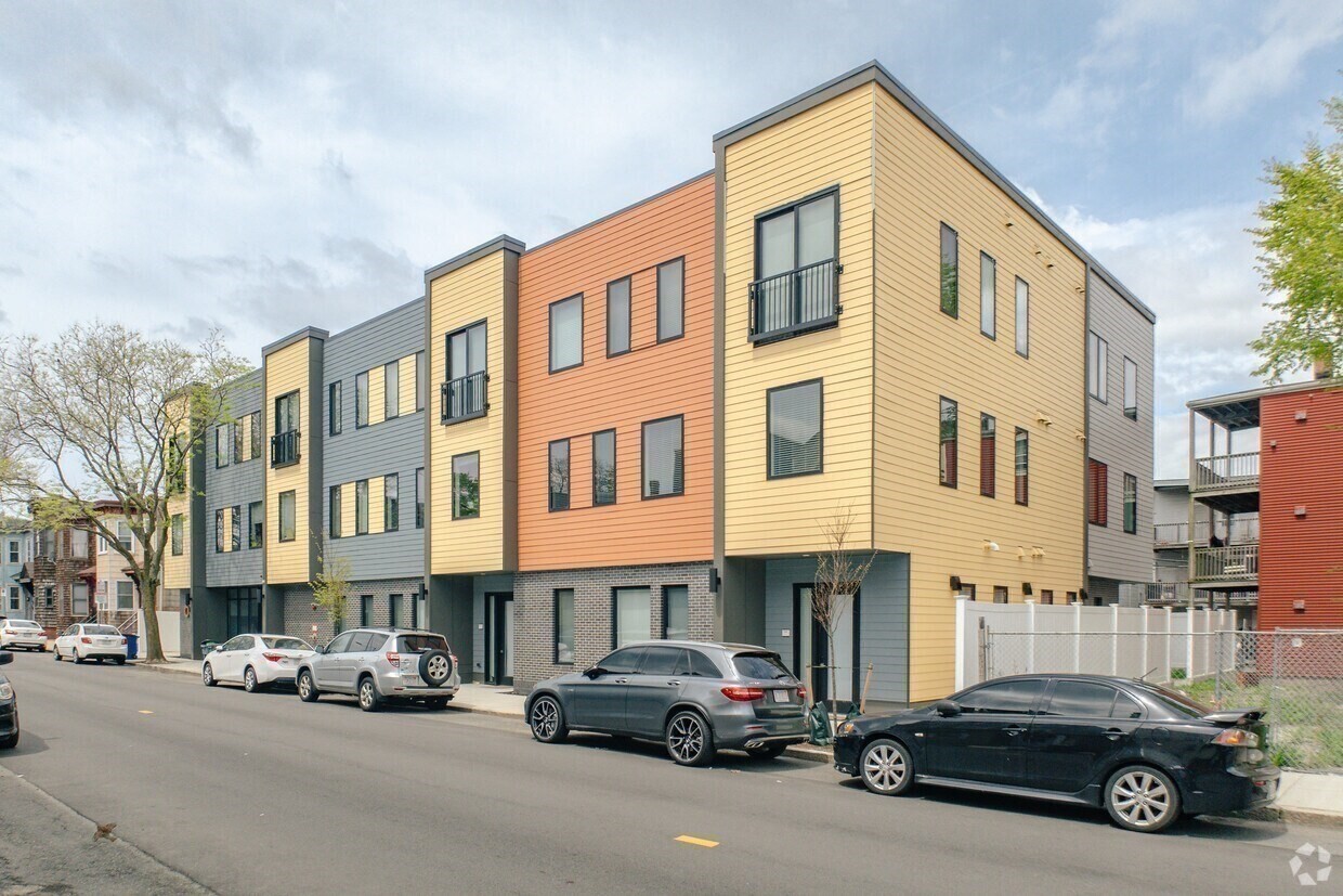 656 Saratoga Unit 313, East Boston, Boston, MA 02128