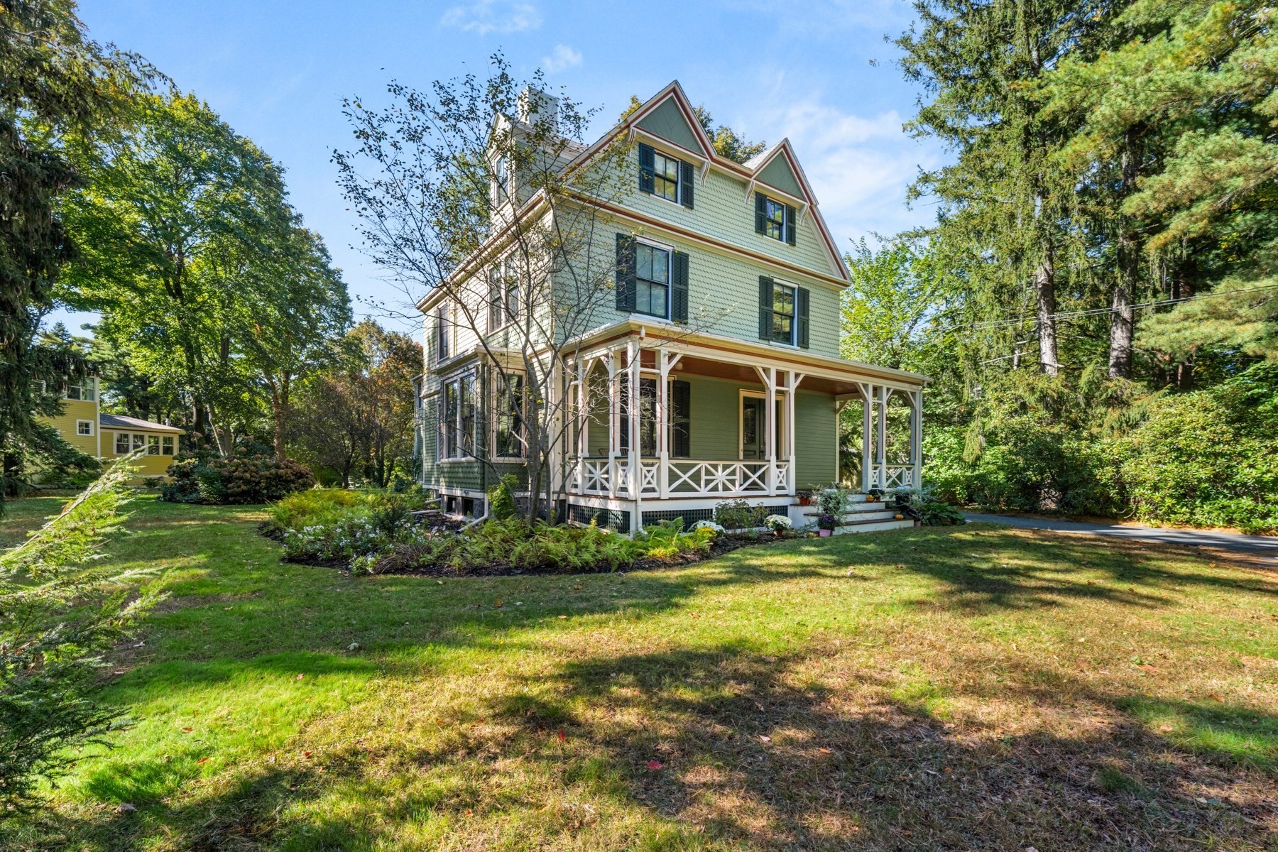 213 School St, Milton, MA 02186