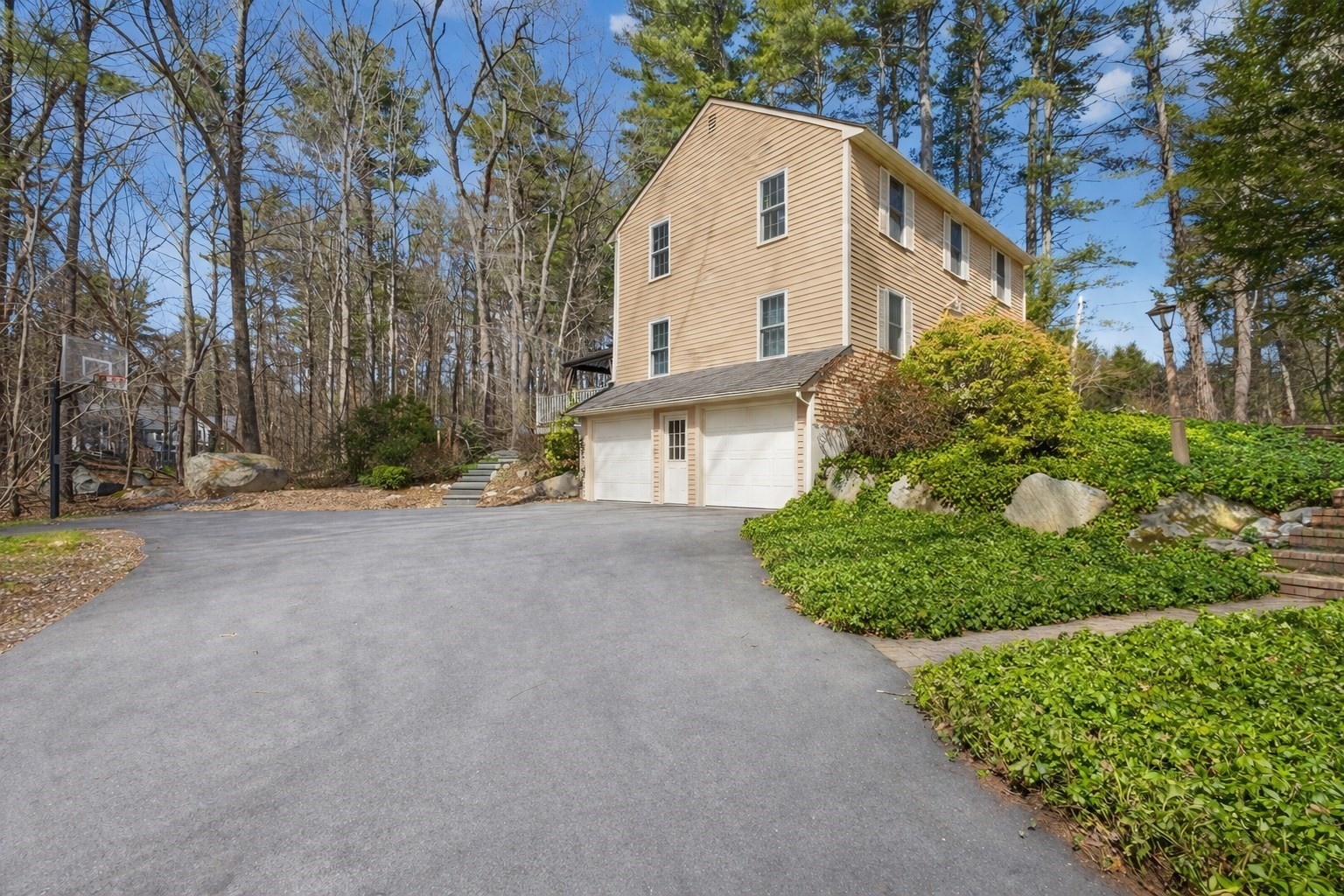 40 W Elm St, Hopkinton, MA 01748