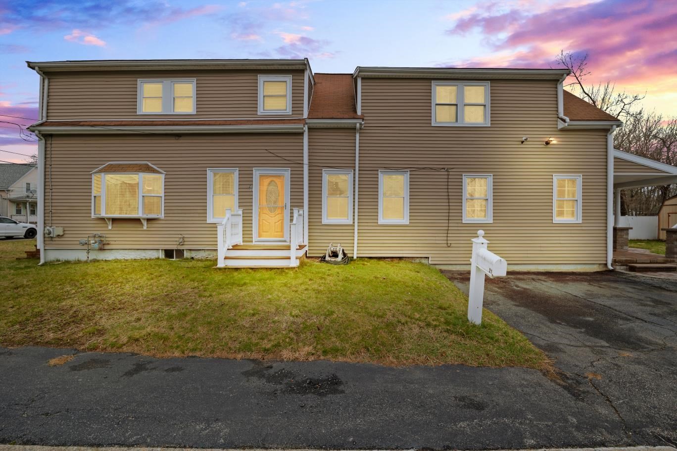 21 Arthur St, Taunton, MA 02780