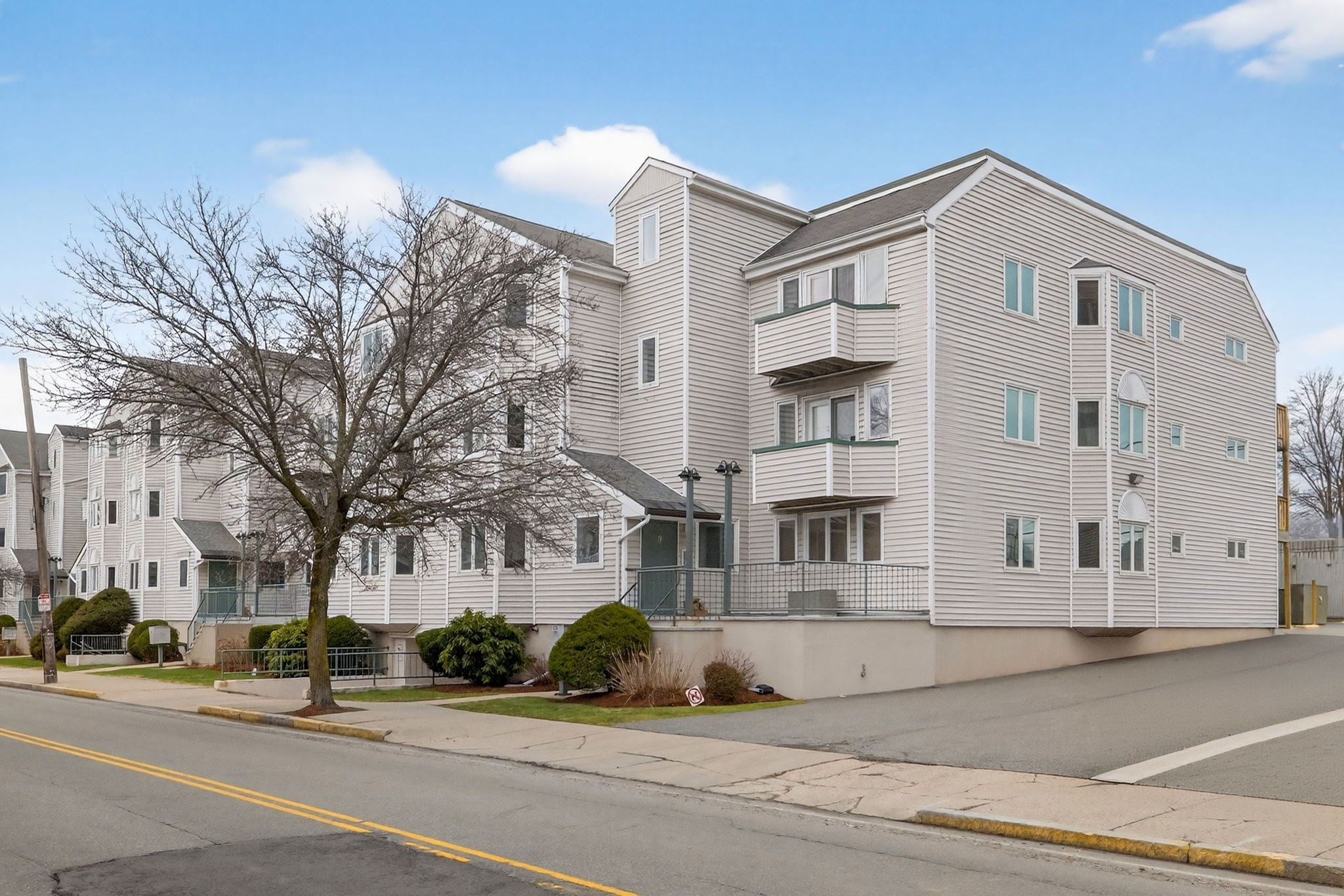 624 Boston Ave Unit 9F, Medford, MA 02155
