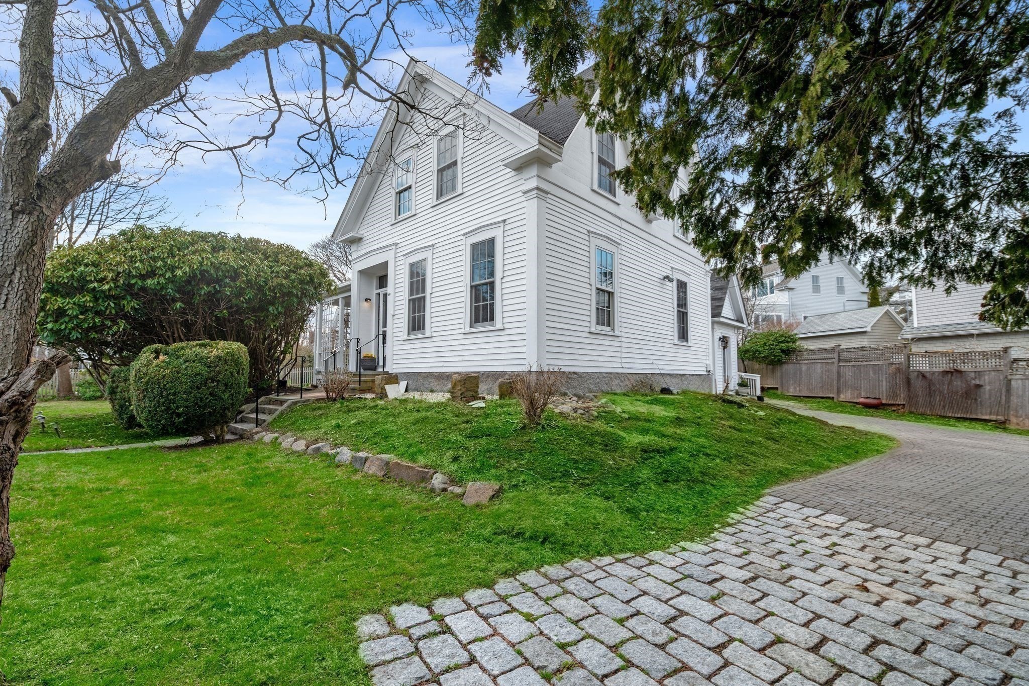 48 Broadway, Rockport, MA 01966