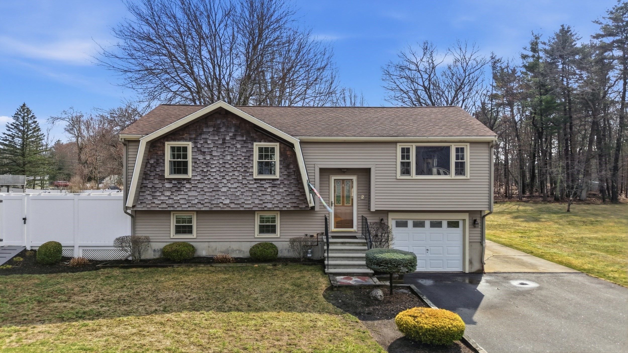 2 Back River Rd, Amesbury, MA 01913