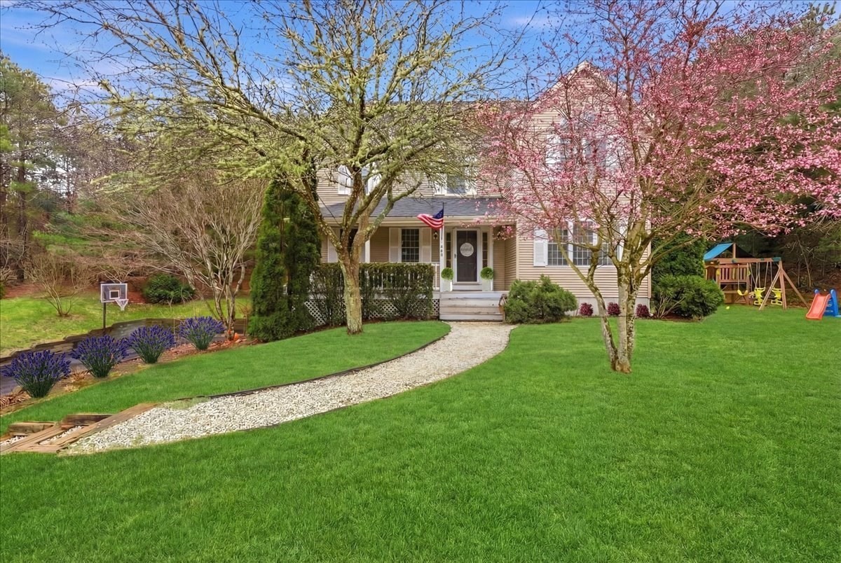 25 Nor'East Ln, Plymouth, MA 02360